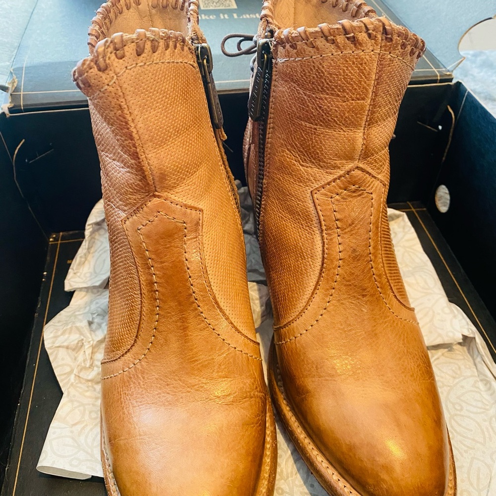 Women’s Tan Leather Boots